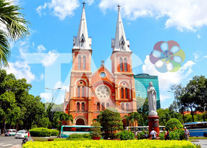 CITY TOUR - Visit Museum - Notre Dame Cathedral- The City Central Post Office - City People`s Committee - Nha Rong Harbor ( Time : Half Day)